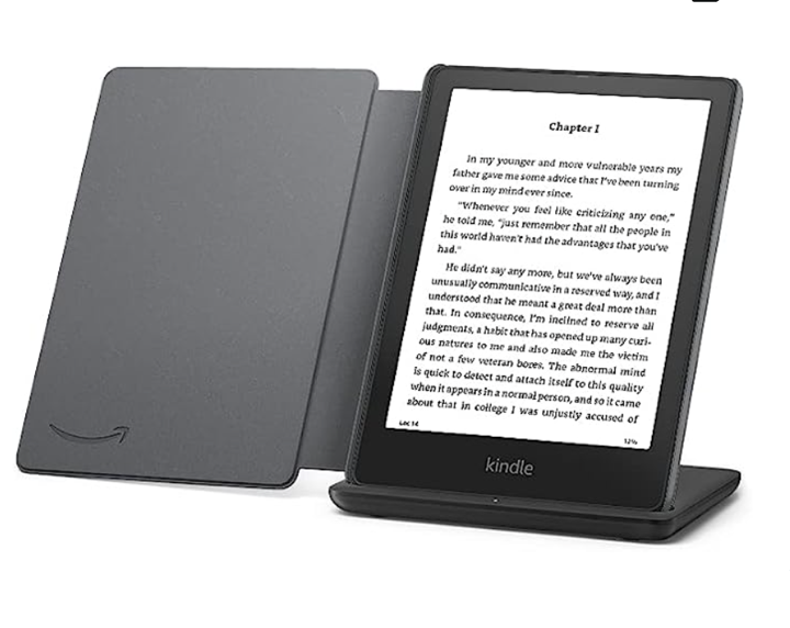 Kindle Paperwhite Signature Edition Essentials Bundle